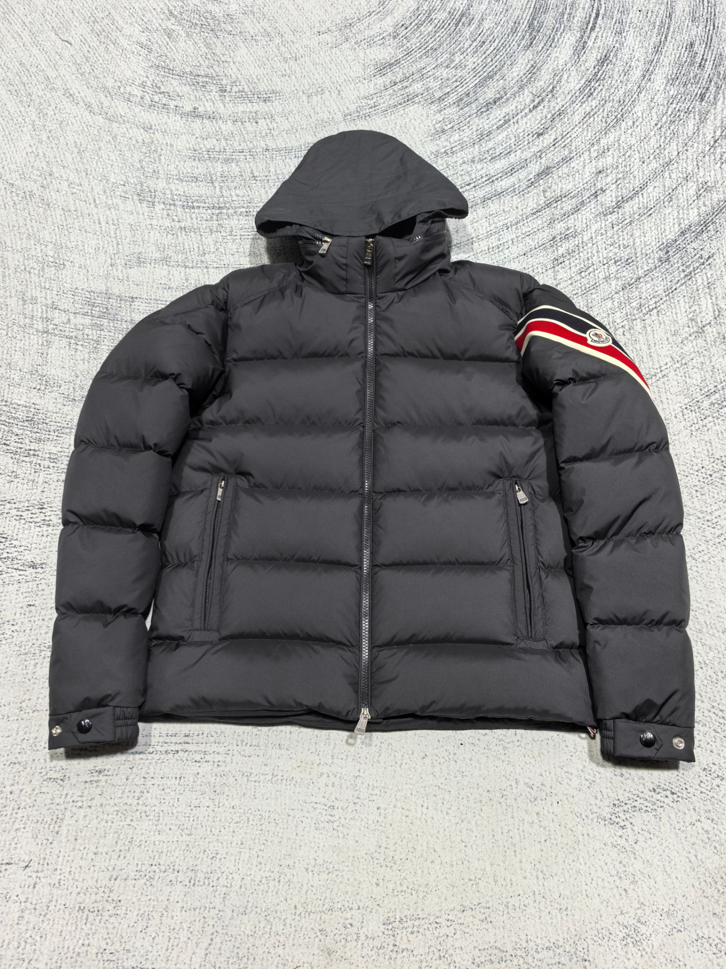 モンクレール「Moncler」カラーテープ スリーブ パネル ダウンジャケット