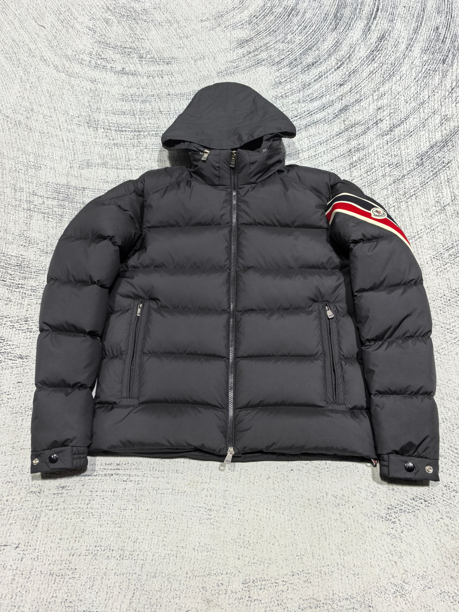 モンクレール「Moncler」カラーテープ スリーブ パネル ダウンジャケット