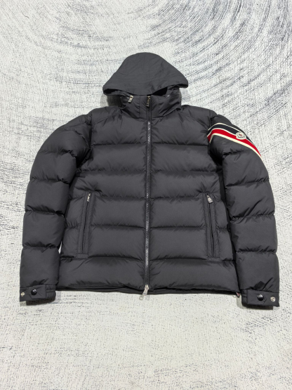 モンクレール「Moncler」カラーテープ スリーブ パネル ダウンジャケット