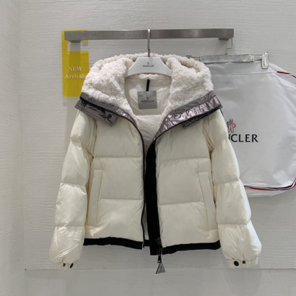 モンクレール「Moncler」ホワイトダウン ラムフード ダウンコート