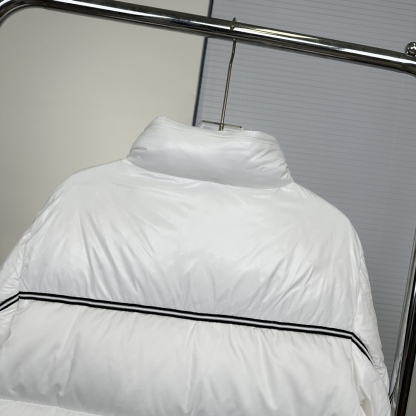 モンクレール「Moncler」ホワイト＆ブラックライン ショート ダウンジャケット メンズ＆レディース