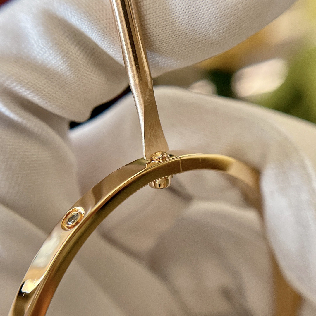 カルティエ「Cartier」 ジュエル オブ ラブ 10ダイヤモンド ミニ ブレスレット