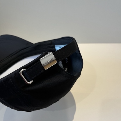 プラダ「Prada」ADA 新作クラシックキャップ