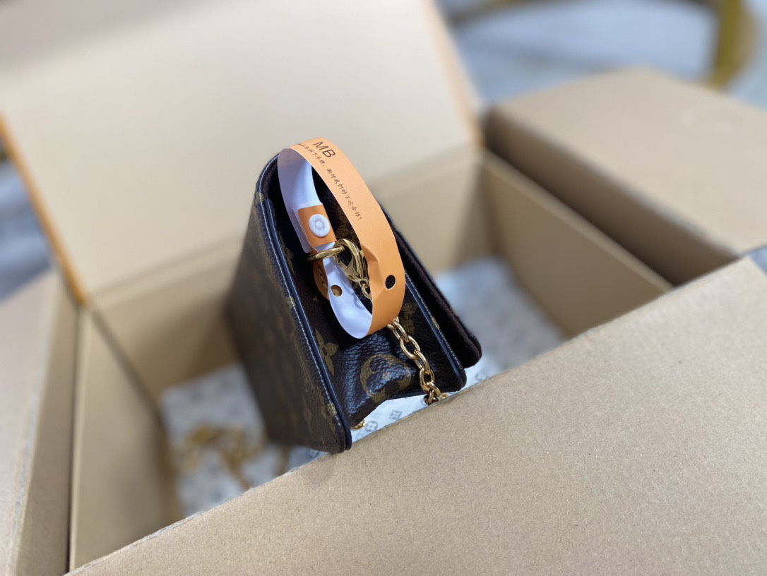 ルイ・ヴィトン「Louis Vuitton」On Chain Lily モノグラム キャンバス