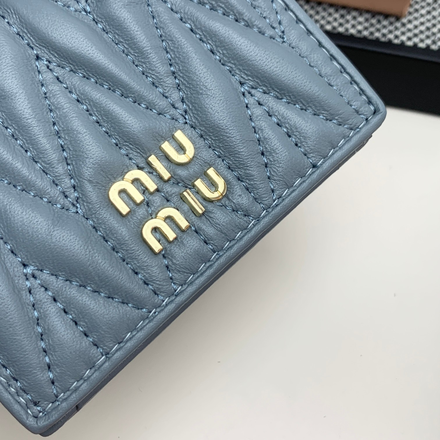 ミュウミュウ「Miu Miu」マテラッセレザー  折り財布