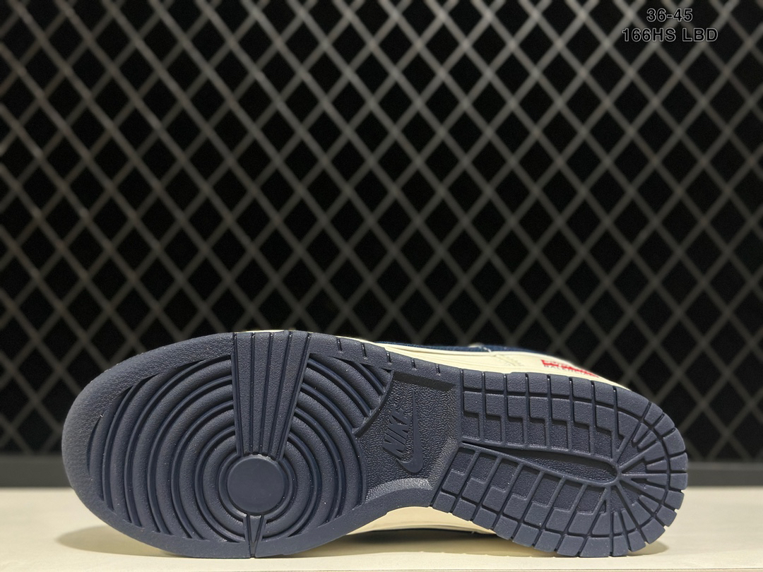 「コラボモデル」Supreme x Nike SB Dunk Low スニーカー