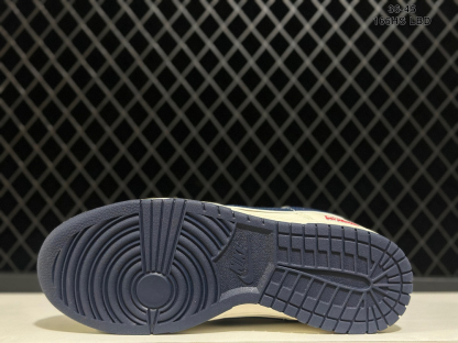 「コラボモデル」Supreme x Nike SB Dunk Low スニーカー