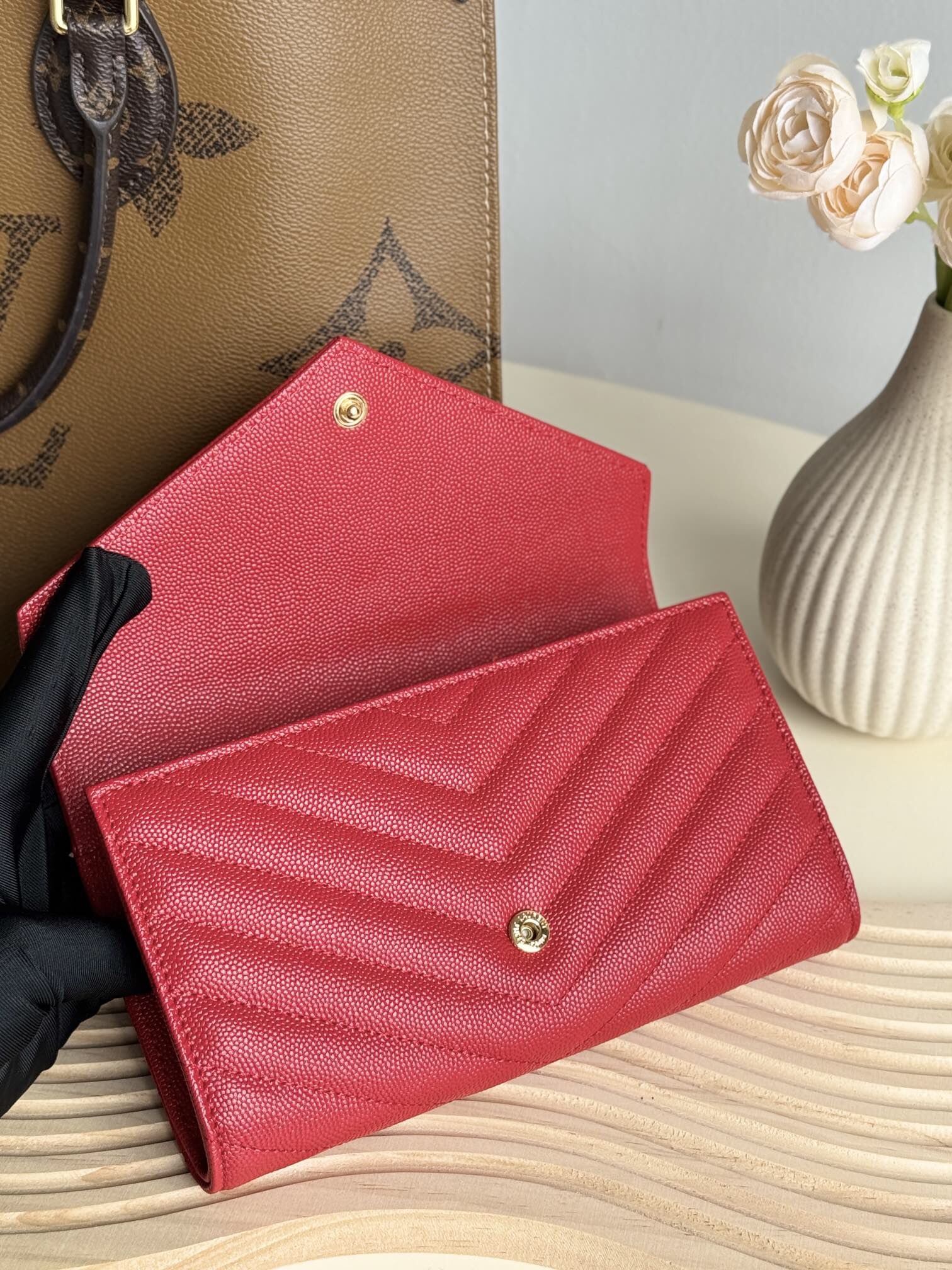 サンローラン「Saint Laurent」クラシック フラップ エンヴェロープ ウォレット