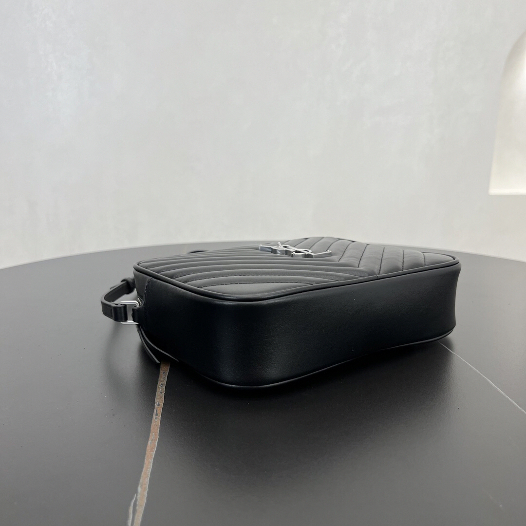 サンローラン「Saint Laurent」LOU ルー キルティング カメラバッグ