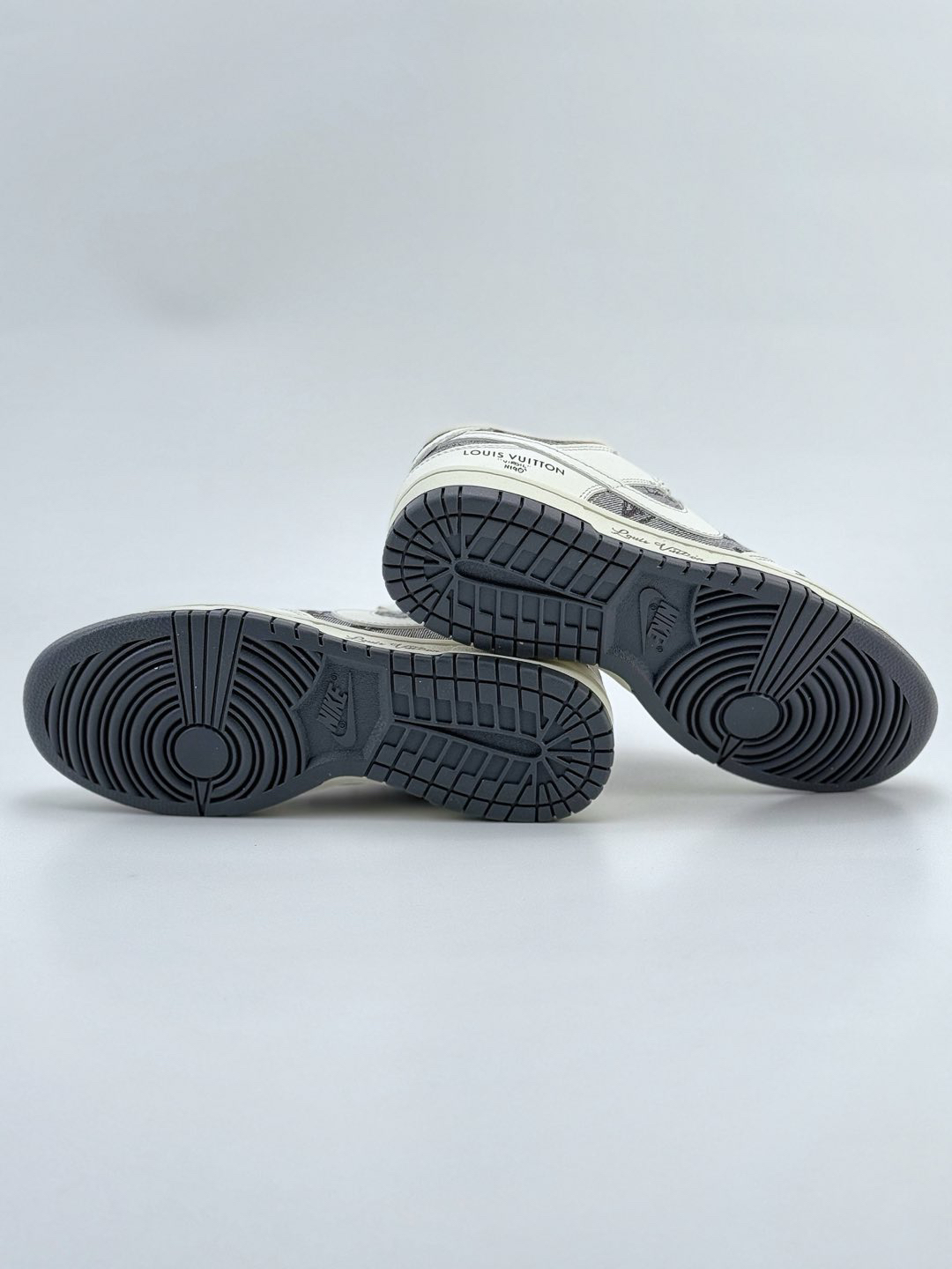 「コラボモデル」Louis Vuitton × Nike Air Force 1 Low by Virgil Abloh 