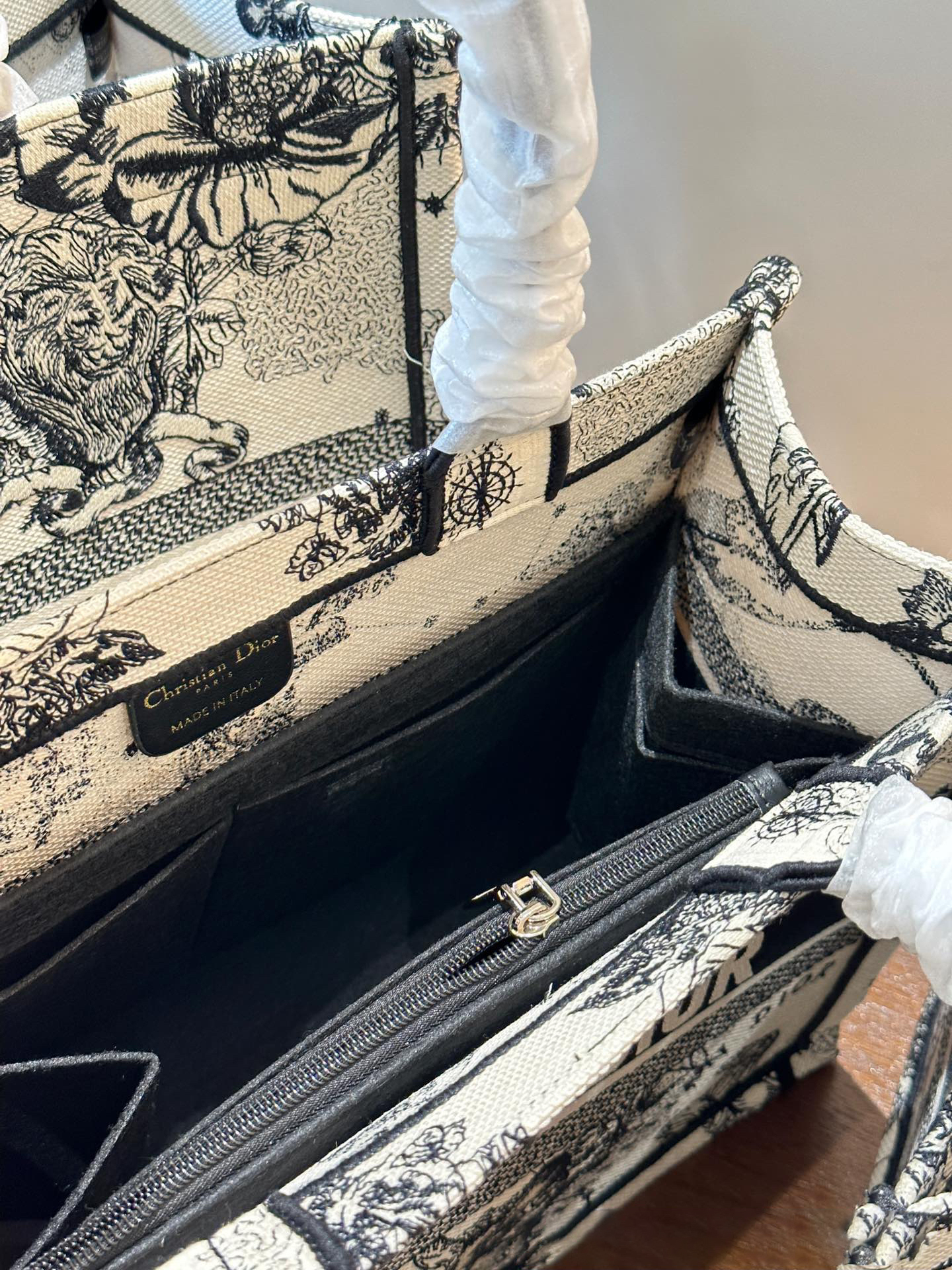 ディオール Dior Book Tote バッグ スモール、ミディアム、ラージの3つのサイズ