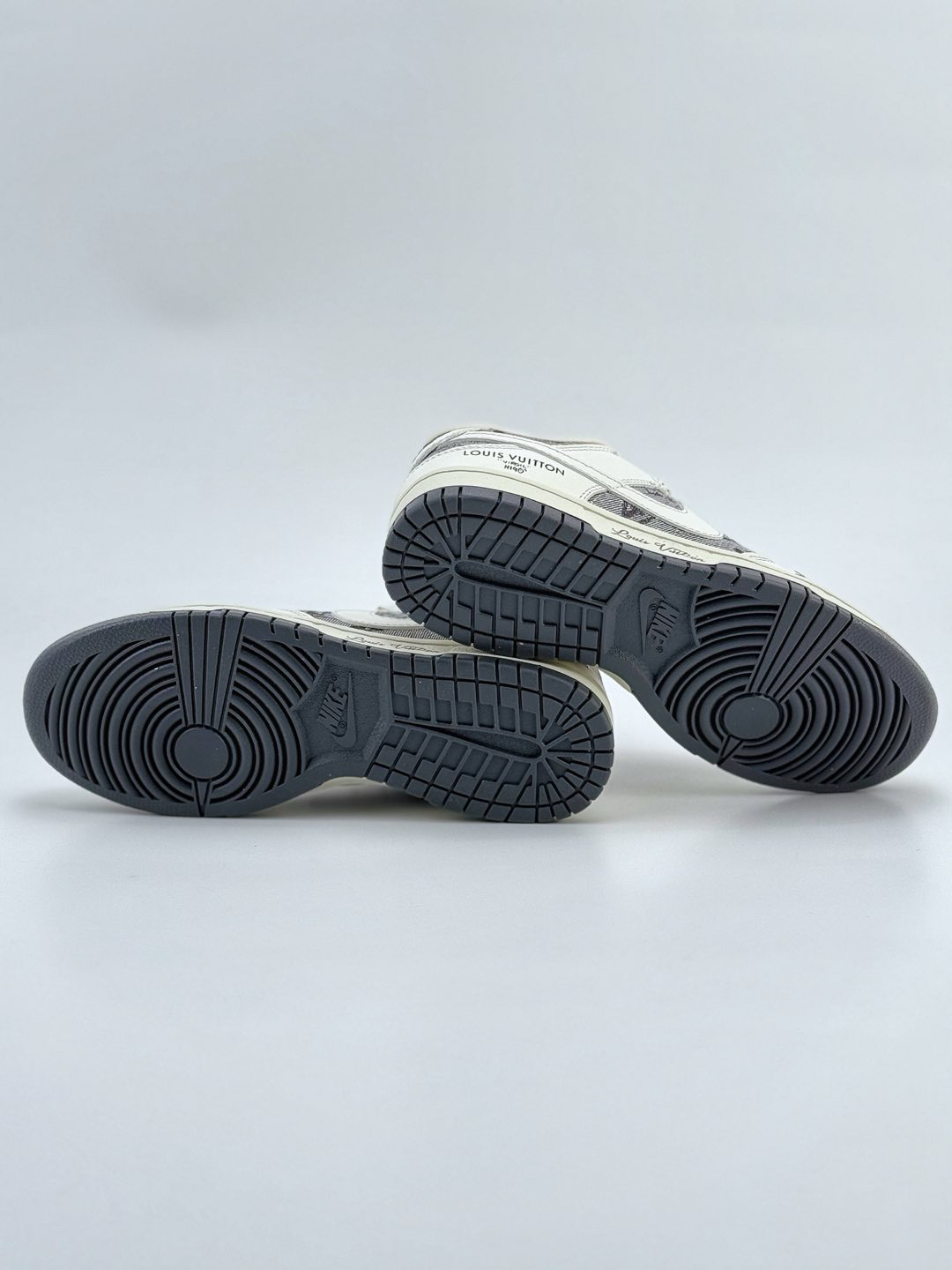 「コラボモデル」Louis Vuitton × Nike Air Force 1 Low by Virgil Abloh 