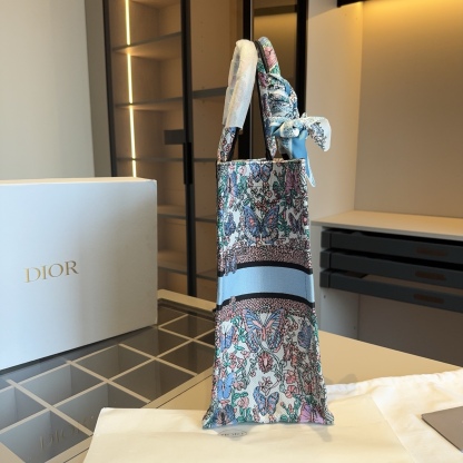 ディオール Dior Book Tote バッグ スモール、ミディアム、ラージの3つのサイズ