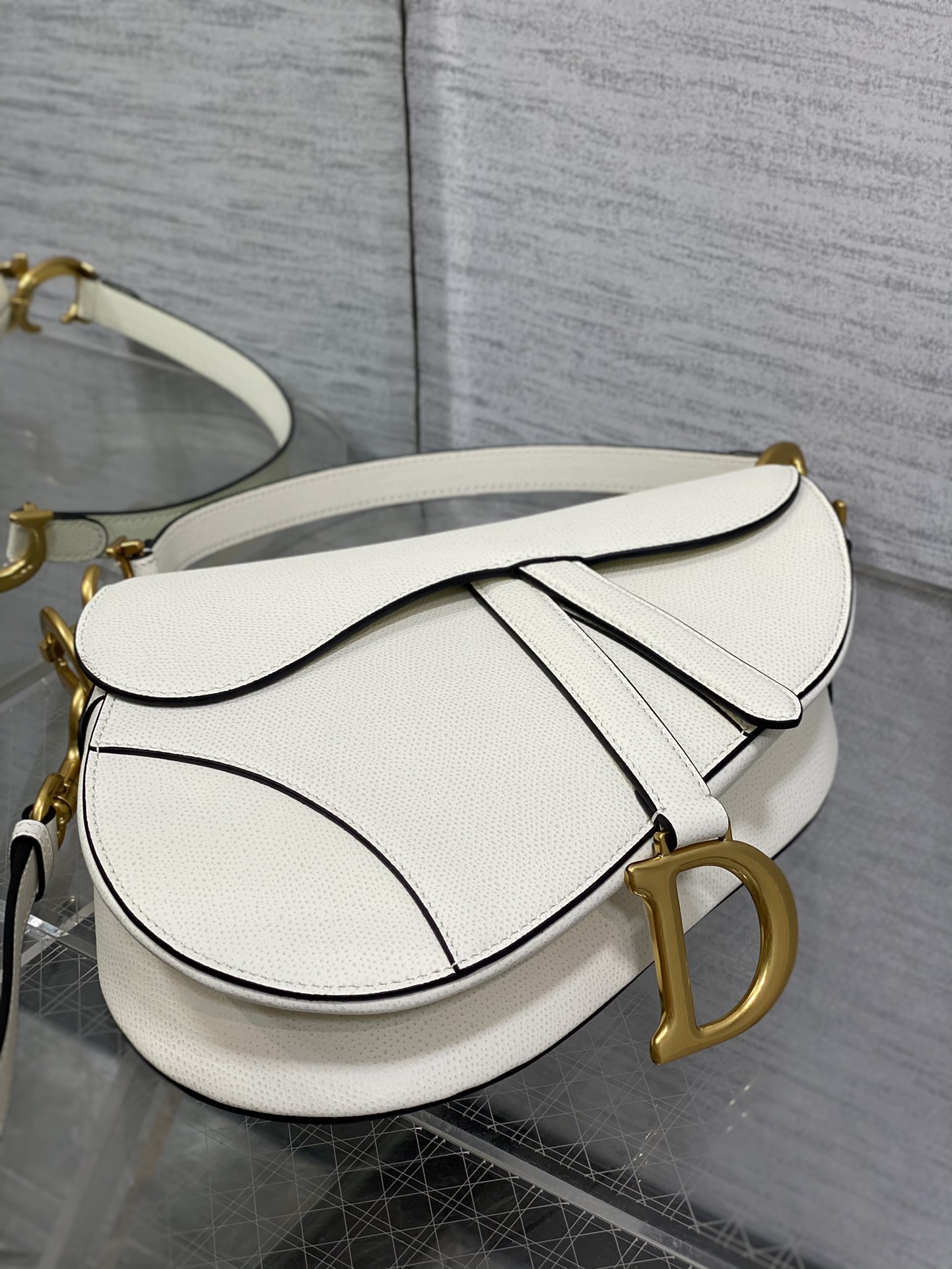 ディオール「Dior」Saddle バッグ グレインドカーフスキン