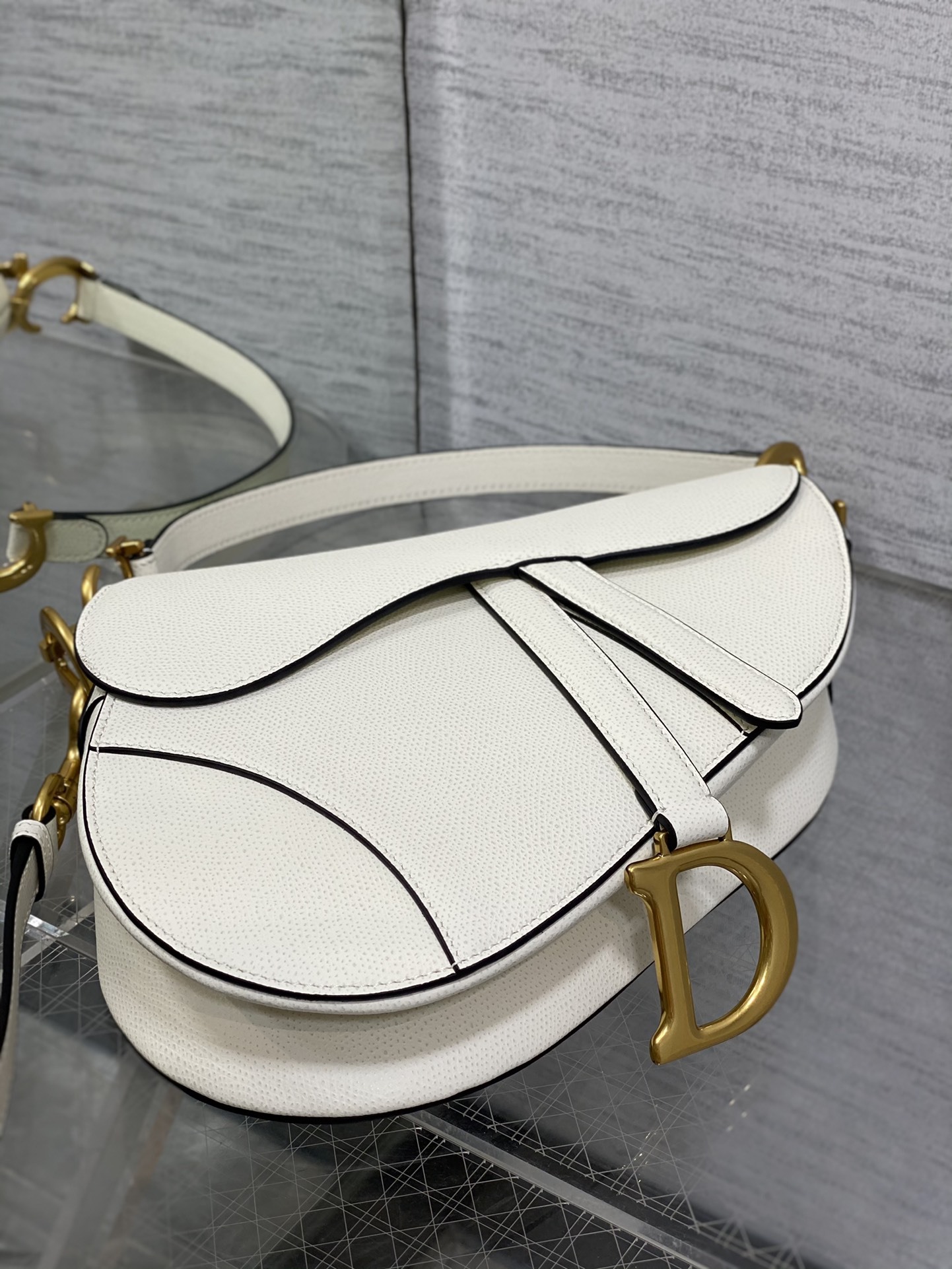 ディオール「Dior」Saddle バッグ グレインドカーフスキン