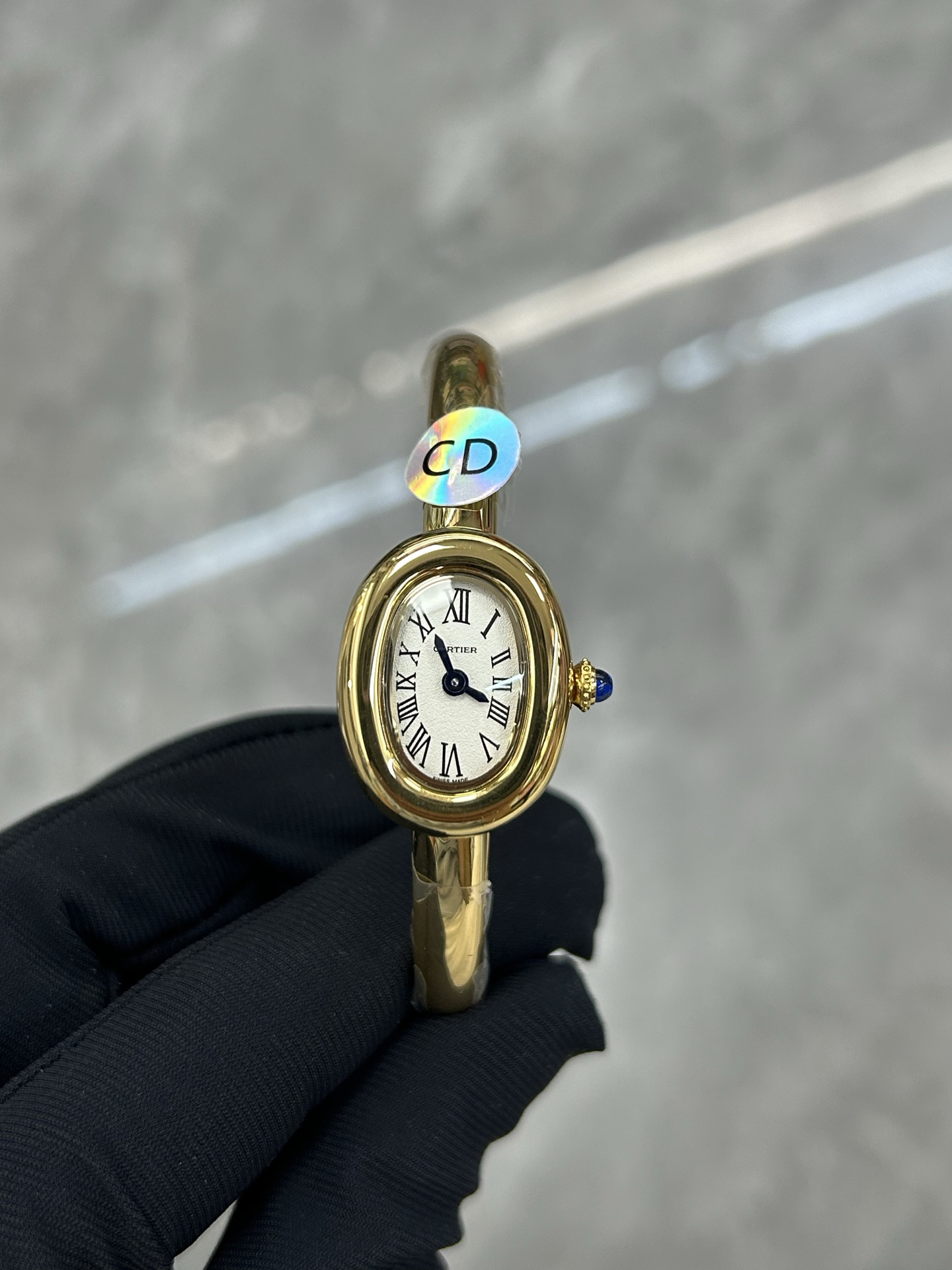 カルティエ「Cartier」バニュール ミディアム クォーツ 腕時計32mm