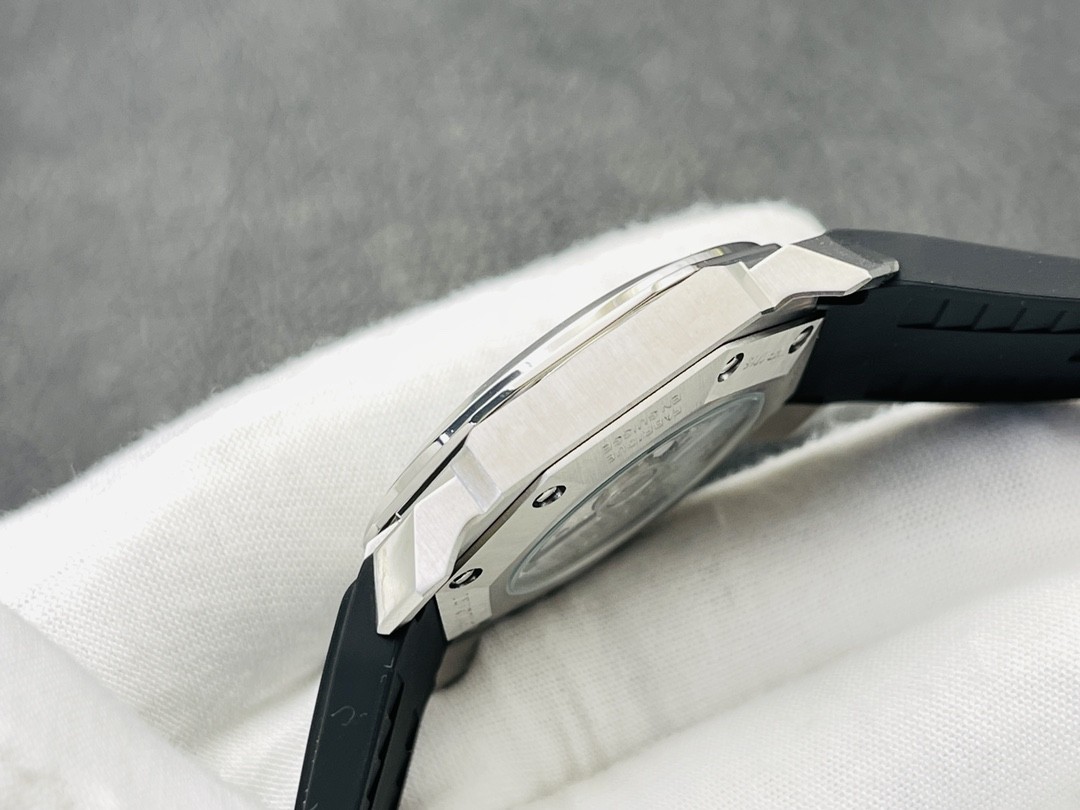 ブルガリ「Bvlgari」 オクト メンズウォッチ40MM