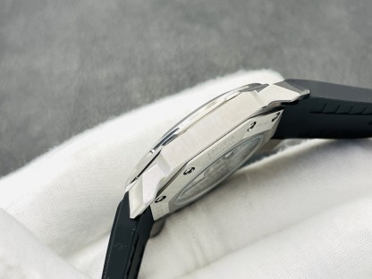 ブルガリ「Bvlgari」 オクト メンズウォッチ40MM