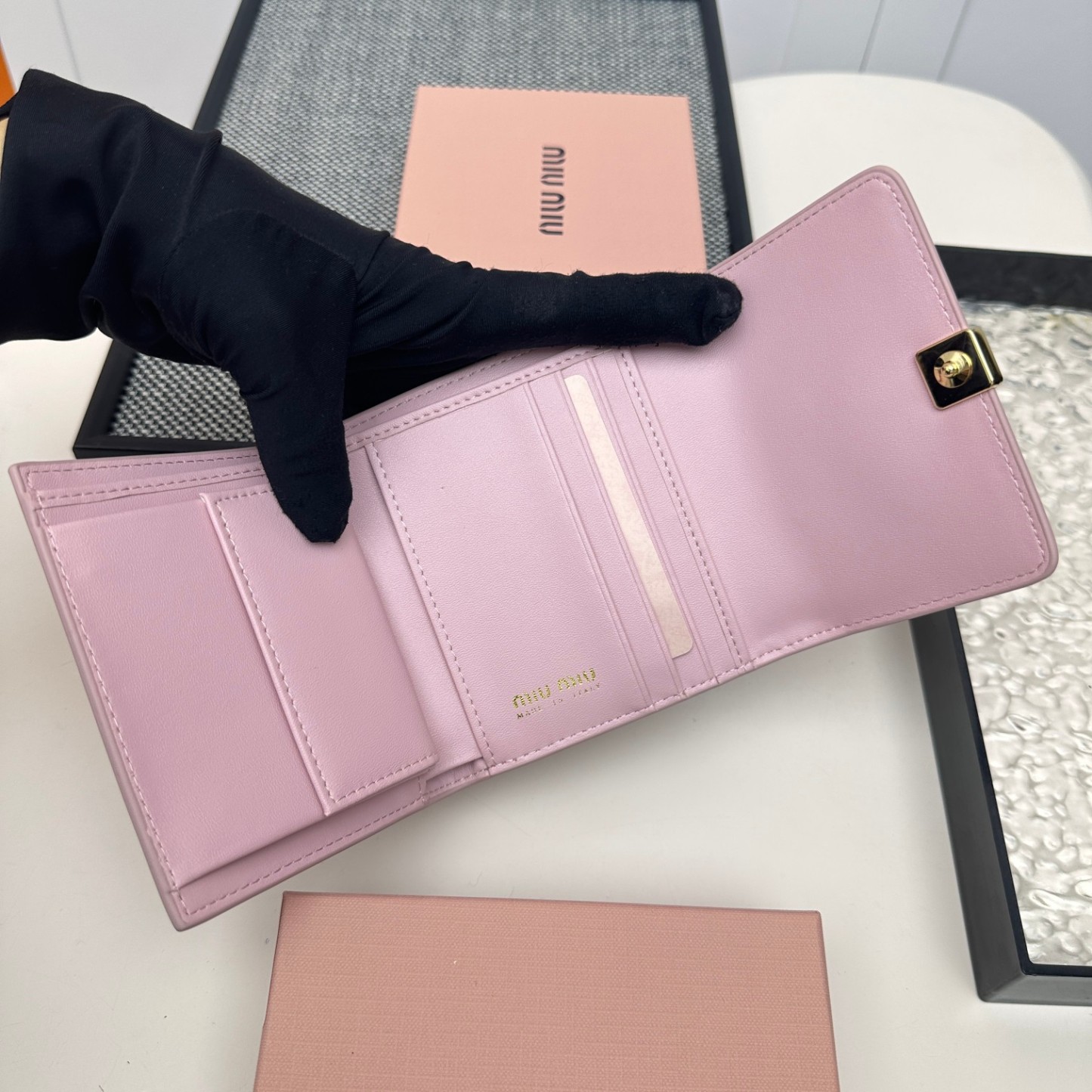 ミュウミュウ「Miu Miu」多機能二つ折りスモールウォレット