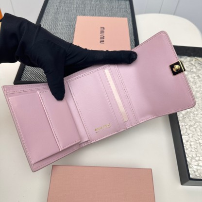 ミュウミュウ「Miu Miu」多機能二つ折りスモールウォレット