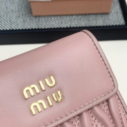 ミュウミュウ「Miu Miu」マテラッセレザー ジップアラウンド 折り財布