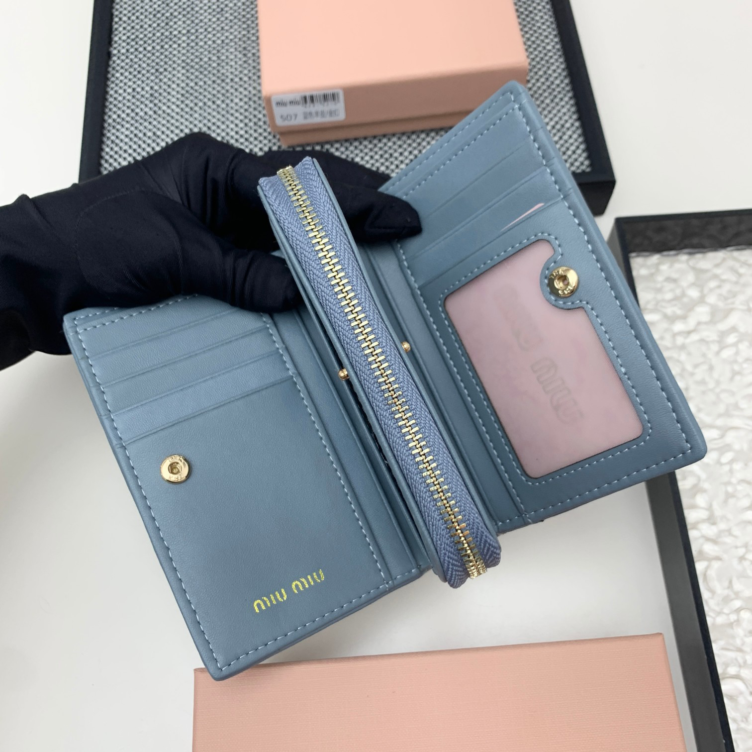 ミュウミュウ「Miu Miu」マテラッセレザー ジップアラウンド 折り財布