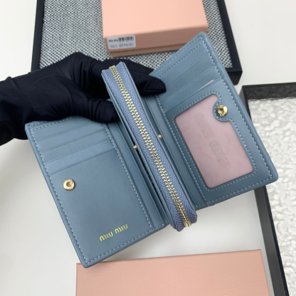 ミュウミュウ「Miu Miu」マテラッセレザー ジップアラウンド 折り財布