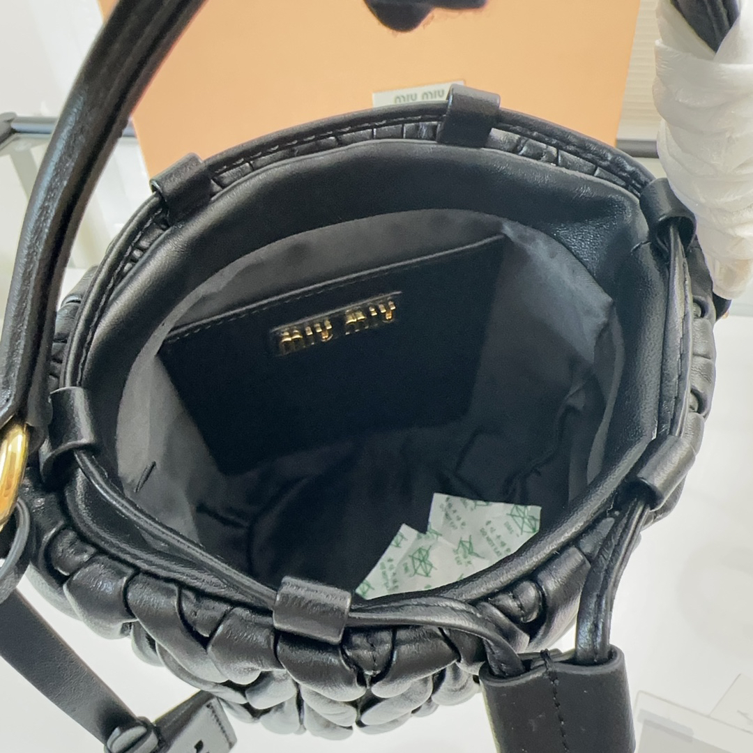 ミュウミュウ「Miu Miu」Aventure Matelassé ハンドバッグ