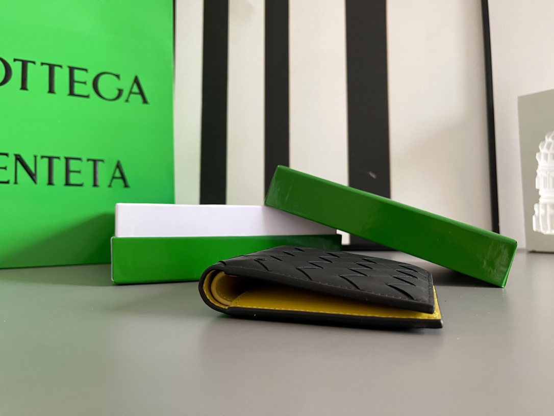 ボッテガ・ヴェネタ「Bottega Veneta」イントレチャート ミディアムコインケース