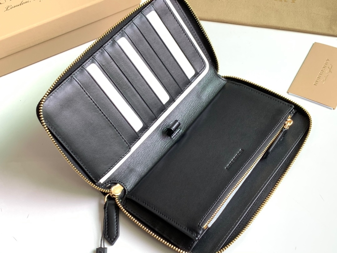 バーバリー「Burberry」チェック柄 ラージジッパーウォレット