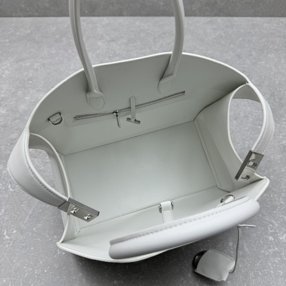 フェラガモ「Ferragamo」小さいジトートバッグ