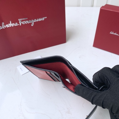 フェラガモ「Ferragamo」 トリフォールドコンパクトウォレット