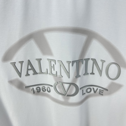 ヴァレンティノ「Valentino」SS25 サマーコレクション トップクラス ロゴプリント ショートスリーブTシャツ