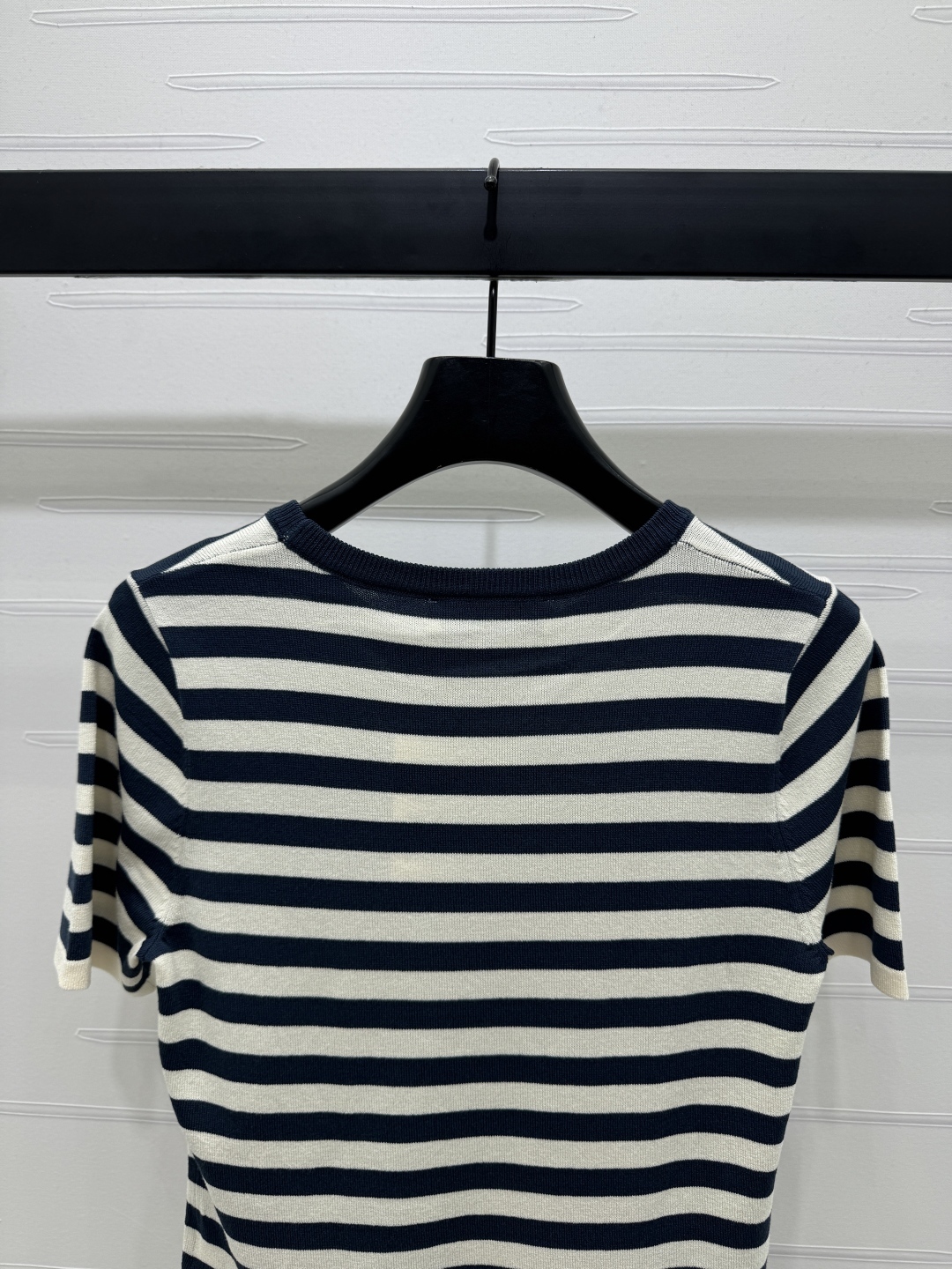 ヴァレンティノ「Valentino」2025 サマーコレクション ストライプ ラウンドネック ニットTシャツ