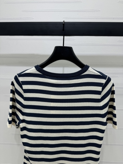 ヴァレンティノ「Valentino」2025 サマーコレクション ストライプ ラウンドネック ニットTシャツ