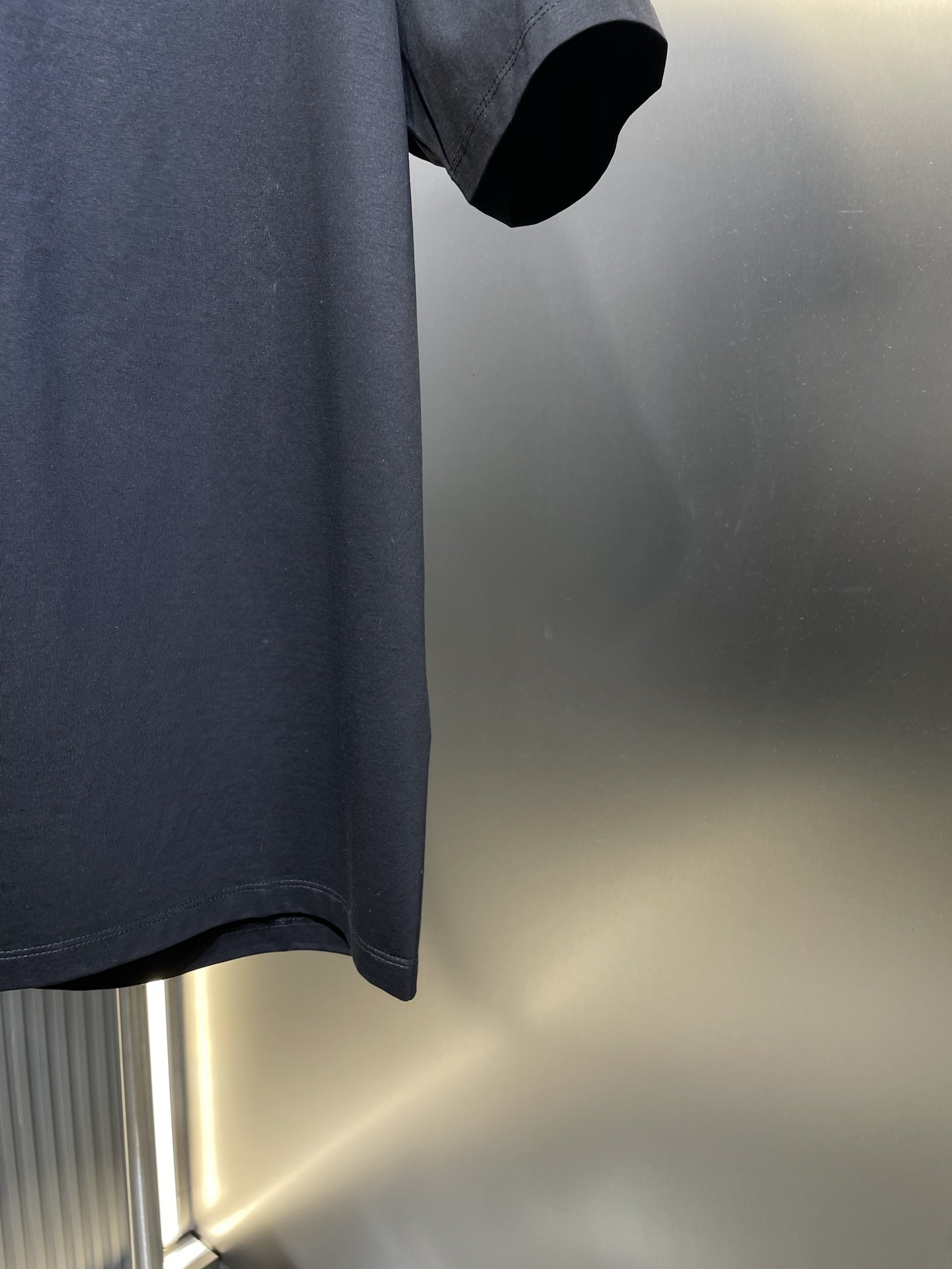 ヴァレンティノ「Valentino」25SS サマーコレクション 3D フロッキー ラウンドネックTシャツ