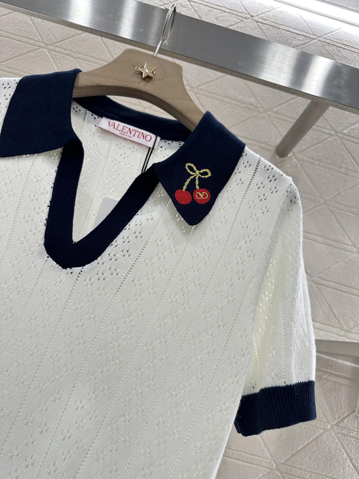 ヴァレンティノ「Valentino」チェリーニット開襟半袖