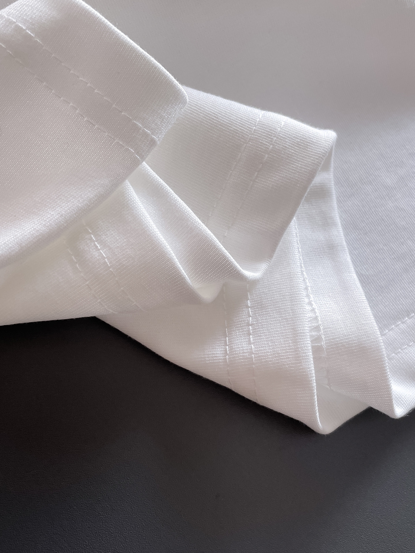 ヴァレンティノ「Valentino」25 ss春夏新作初の最新半袖クルーネックTシャツ