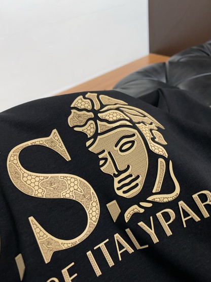 ヴェルサーチ「Versace」2025SS ランウェイ プレミアムTシャツ