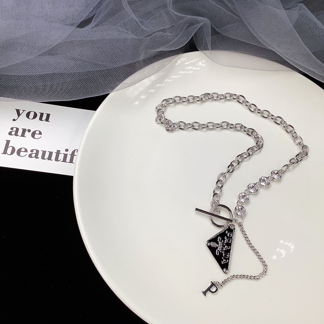 プラダ「Prada」 Symbole シルバーネックレス