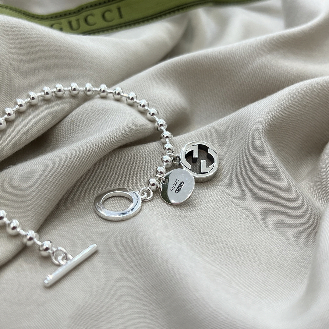 グッチ「Gucci」  ラウンドチャーム ビーズ ブレスレット