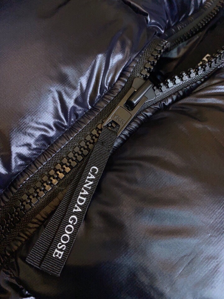 カナダグース「Canada Goose」ダウンジャケット