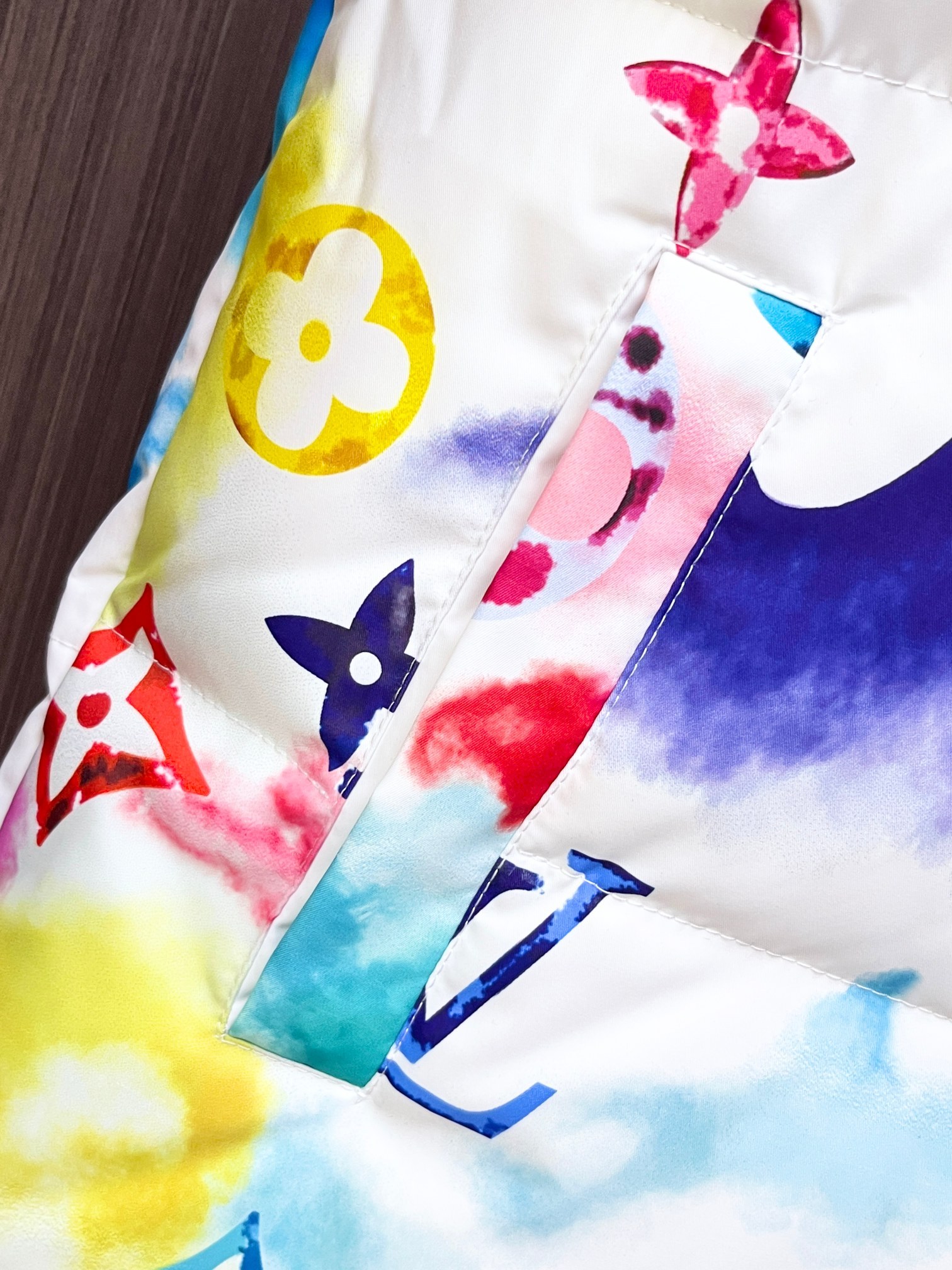 ルイ・ヴィトン「Louis Vuitton」‌ MONOGRAM PILLOW ダウンジャケット