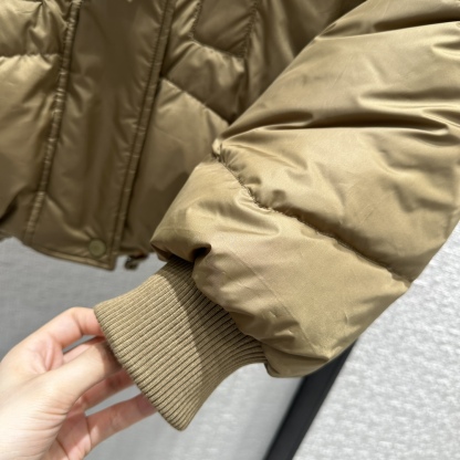 エルメス「Hermès」 2025秋冬 ダウンジャケット