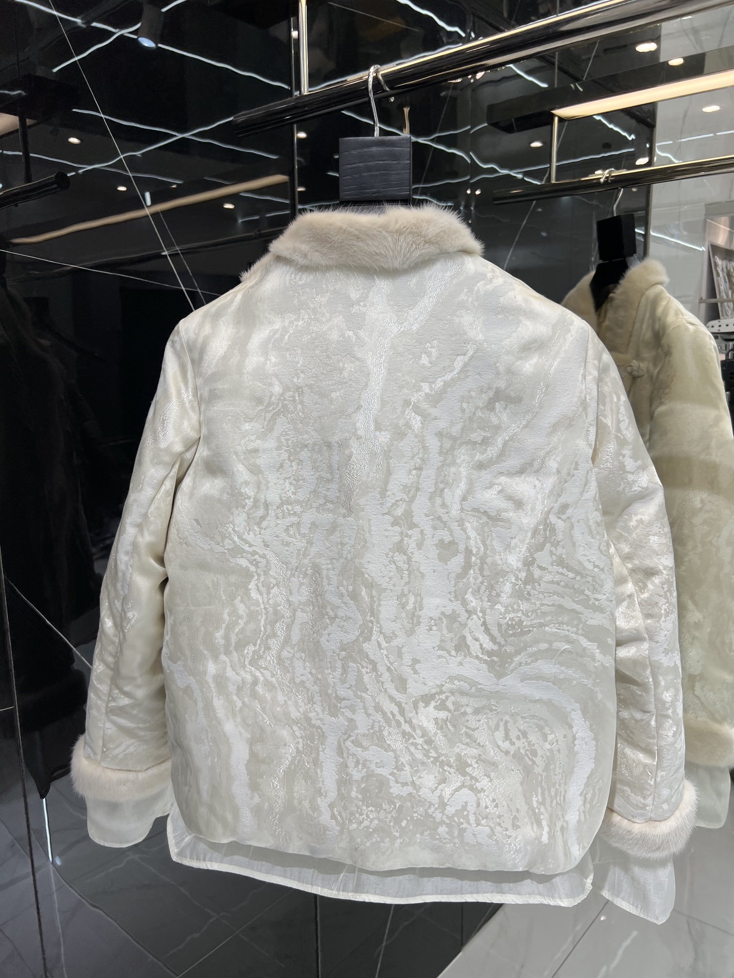 エルメス「Hermès」2025秋冬 ミンクファー ダウンコート