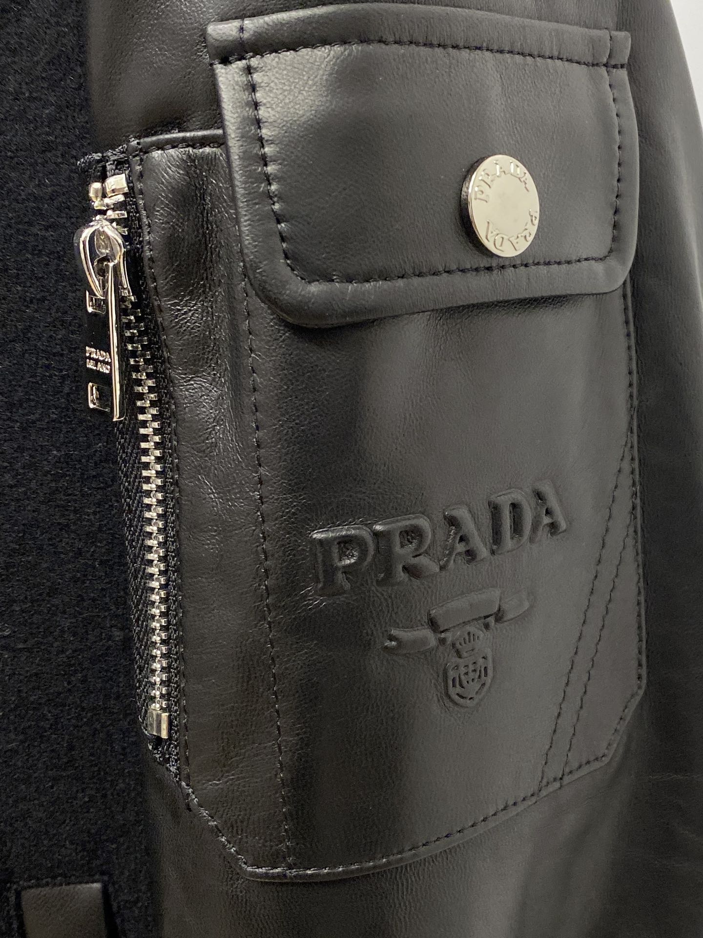 プラダ「Prada」2024 新作 PUレザー&ファブリック ミックスジャケット