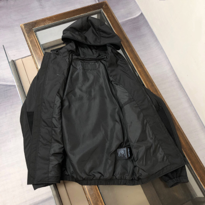 プラダ「Prada」秋の新作パッチワークハットジャケット