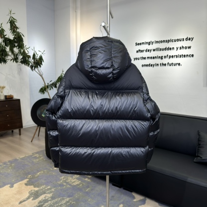 バーバリー「Burberry」アルファベットエンブレムダウンジャケット