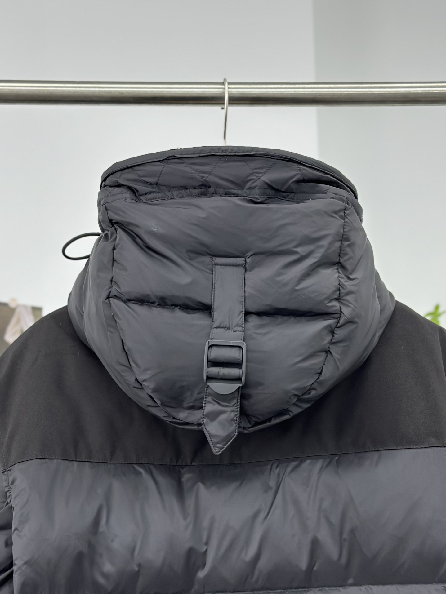 バーバリー「Burberry」 デタッチャブルスリーブ フード付きダウンジャケット