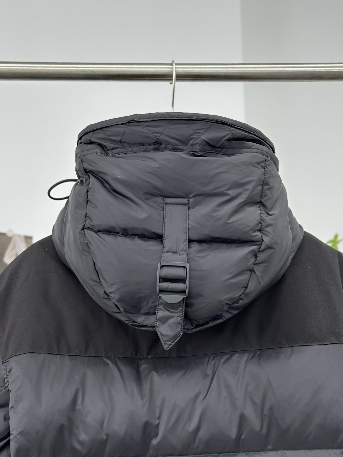 バーバリー「Burberry」 デタッチャブルスリーブ フード付きダウンジャケット